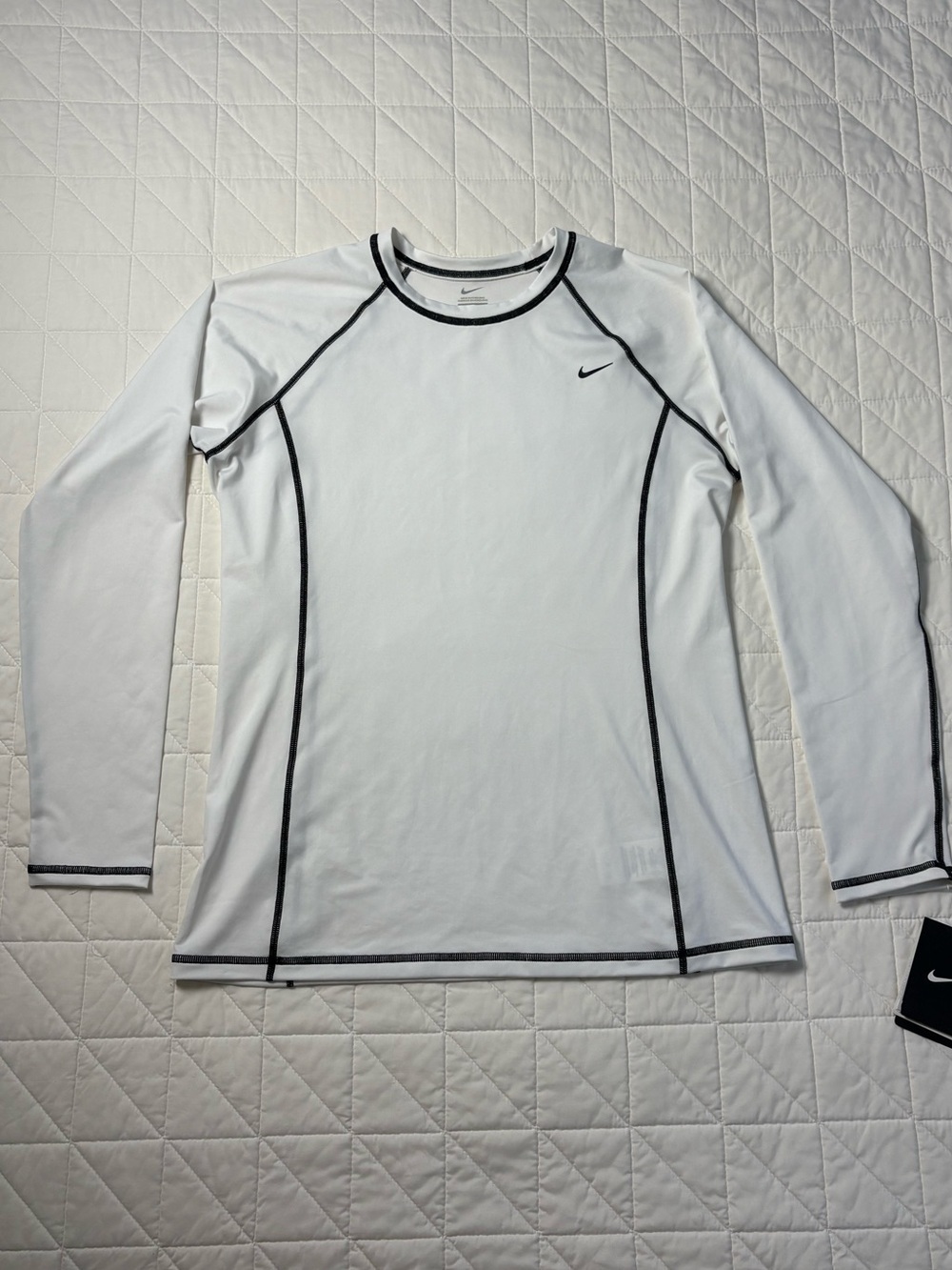 Nike Women UPF 40+ Long Sleeve Rashguard - White Contrast Stitch NWT Size Large